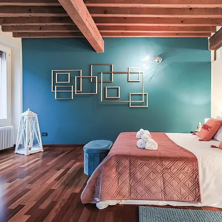 Charme View Of Piazza Trento - Trieste Apartment