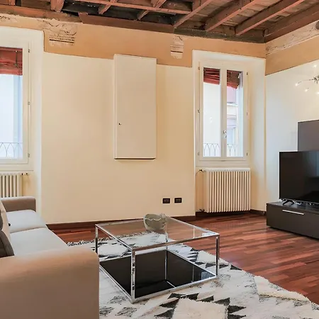 Charme View Of Piazza Trento - Trieste فيرّارا